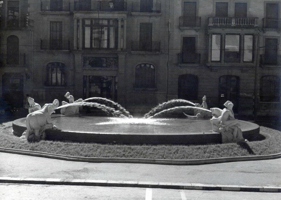 Font del Centenari tot just acabada d'inaugurar (1954)
