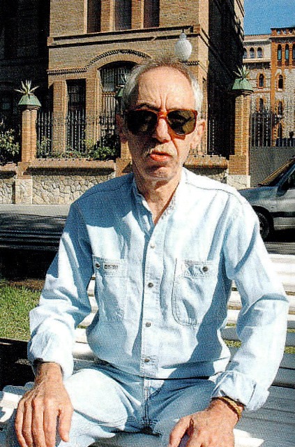 El Guigui assegut en un banc de la Rambla (any 2007)