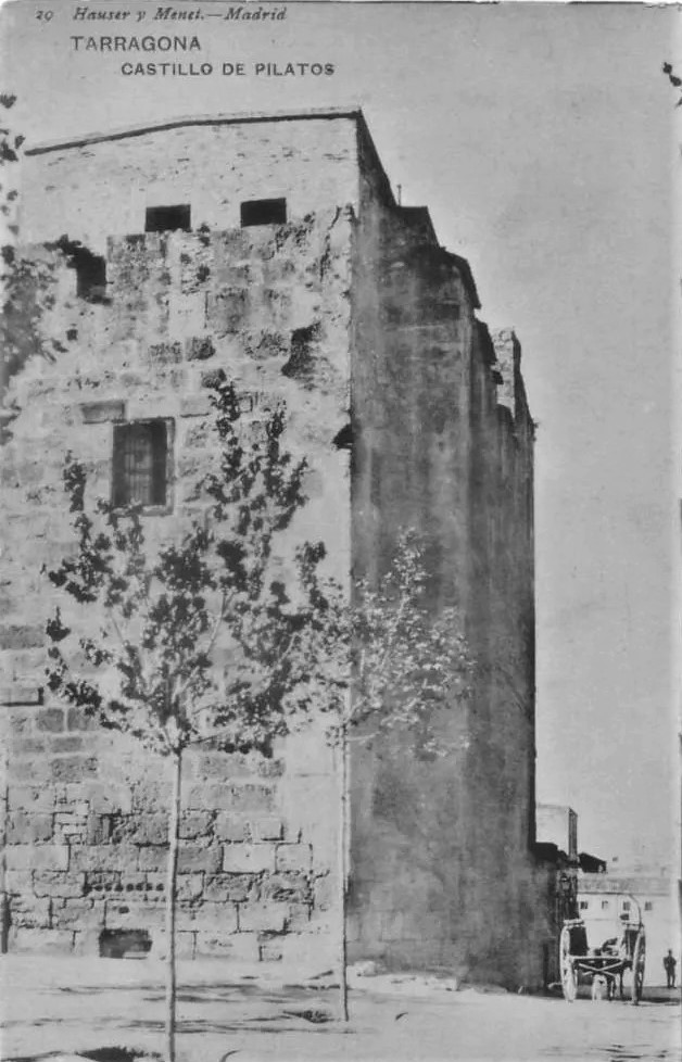 La Torre de Pilats vista des de la Plaça del Rei