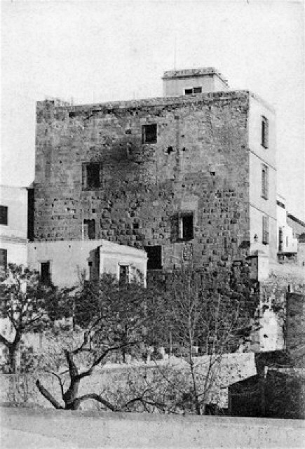 La Torre de Pilats vista des del passeig de Sant Antoni