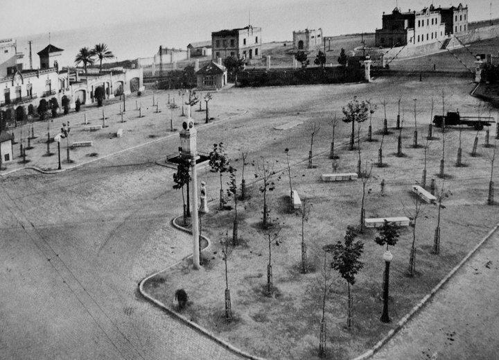 Disposició dels bancs a la Plaça dels Carros. (Any 1953)