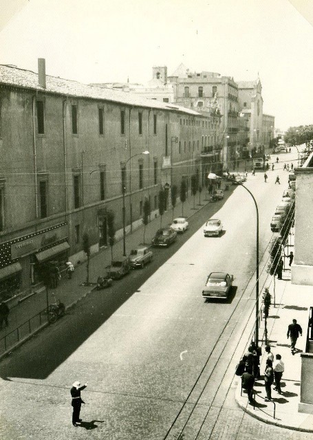 Guàrdia Urbà a la cruïlla de Rambla Vella amb Portalet. Any 1965