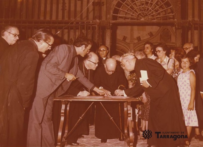 Signatura de l'arquebisbe Pont i Gol de la recepció de les restes del cardenal Vidal i Barraquer (1978)