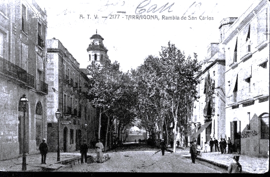 Antiga caserna militar (a l'esquerra) 1910