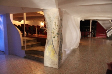 Detalls decoratius a la planta de la platea